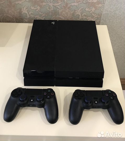 Sony PS4, 2 джостика, 225 игр