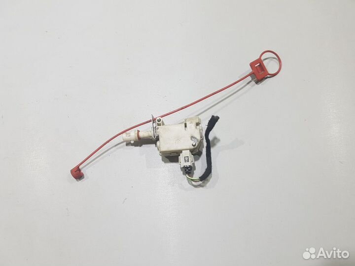 Актуатор замка лючка бензобака ауди а8 audi s8