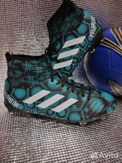 Футбольные бутсы