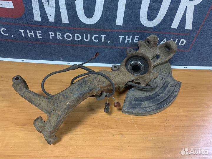 Поворотный кулак передний правый Audi A6 C5