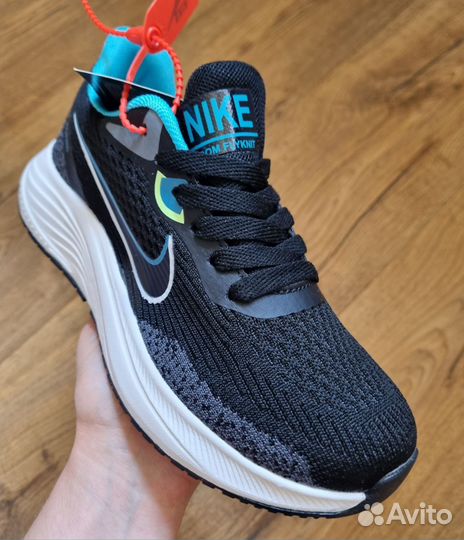 Кроссовки женские Nike