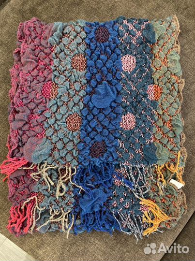 Дизайнерский шарф в отличном состоянии