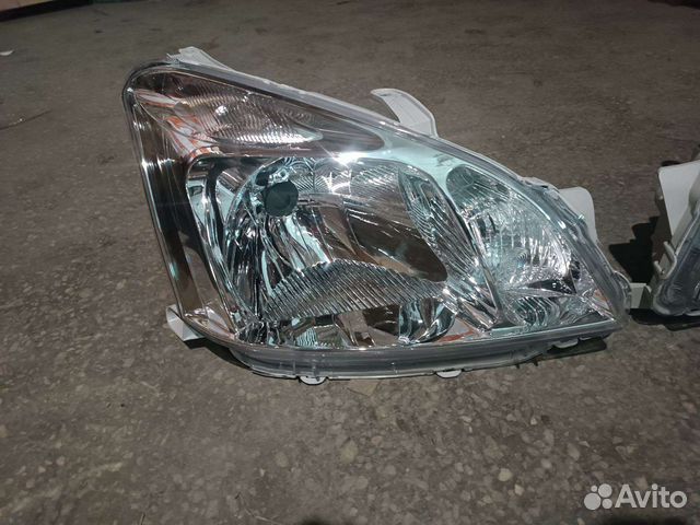 Фары Тойота Премио 01-04 г.в. новые,галоген