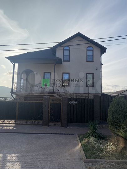 Коттедж 318,9 м² на участке 6,3 сот.