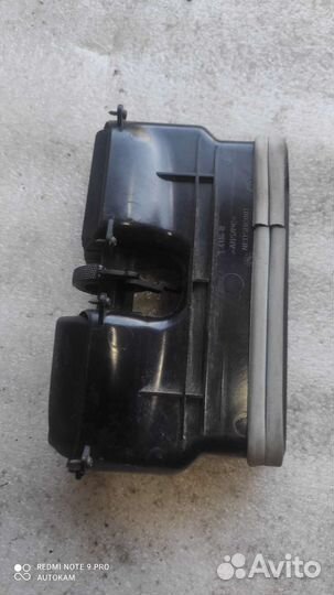 Воздуховод центральный Mitsubishi Carisma