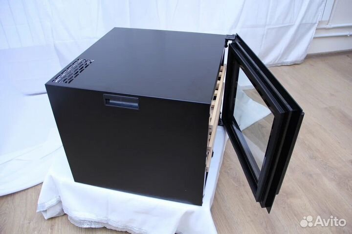 Винный шкаф MC Wine W24B