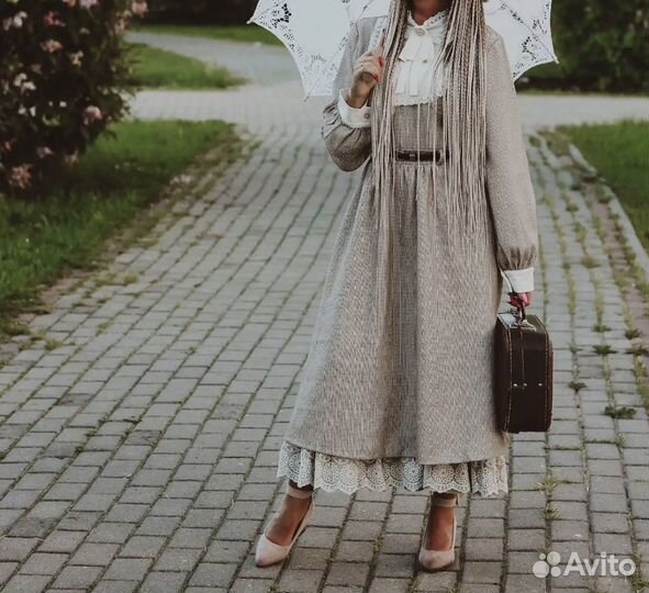 Платье под винтаж, бежевое