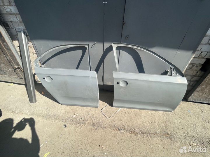 Дверь Skoda Rapid 2012