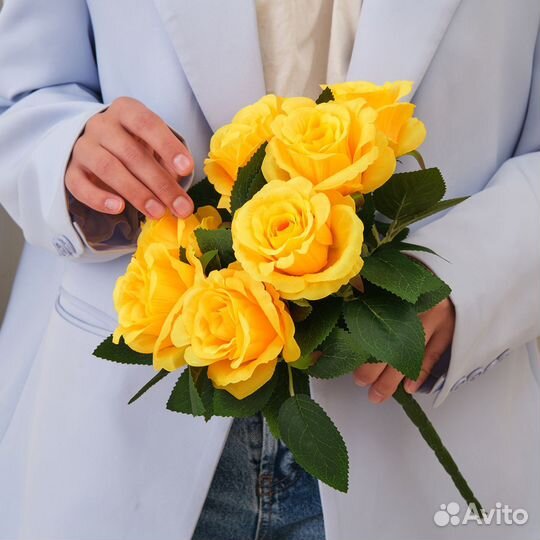 Искусственный букет цветов из 7 голов розы