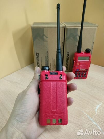 Комплект раций Baofeng UV-5R красного цвета