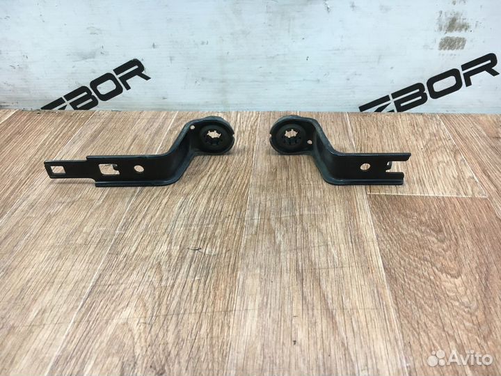 Крепление радиатора Toyota Prius III (2009—2011)