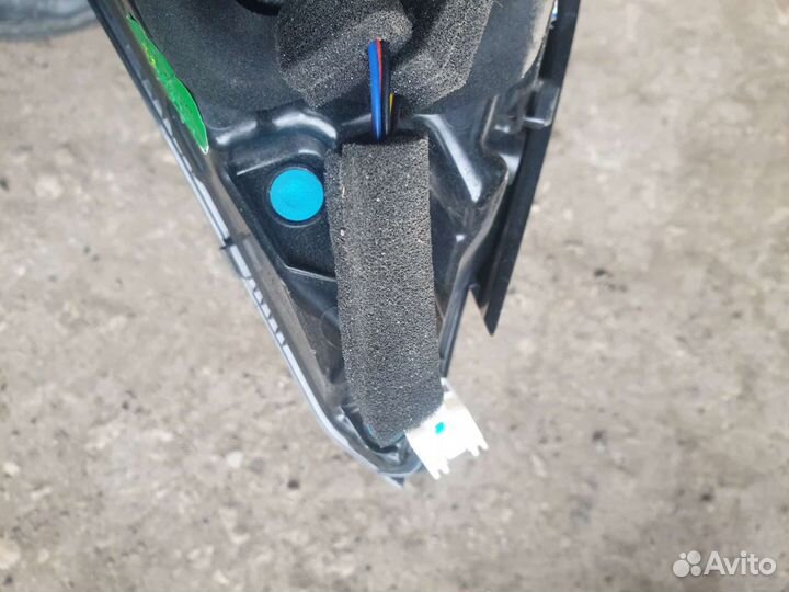 Geely coolray фонарь задний левый в крышку