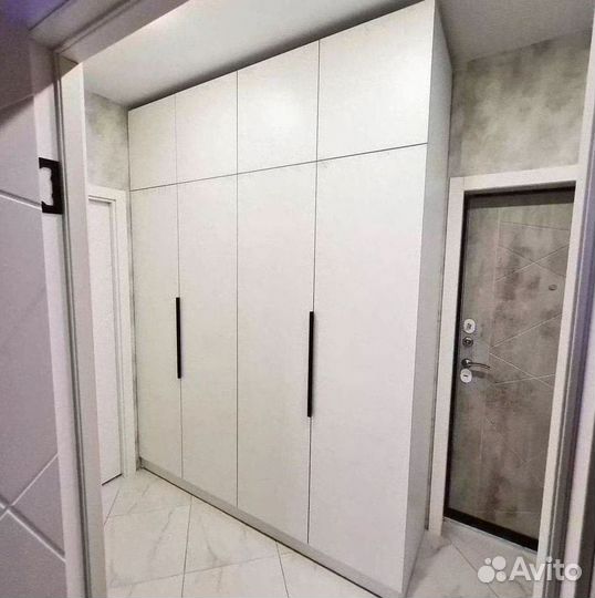 Шкаф распашной с полками