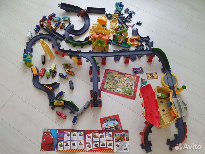 5 наборов Чаггинтон, много паровозиков, гараж,ящик