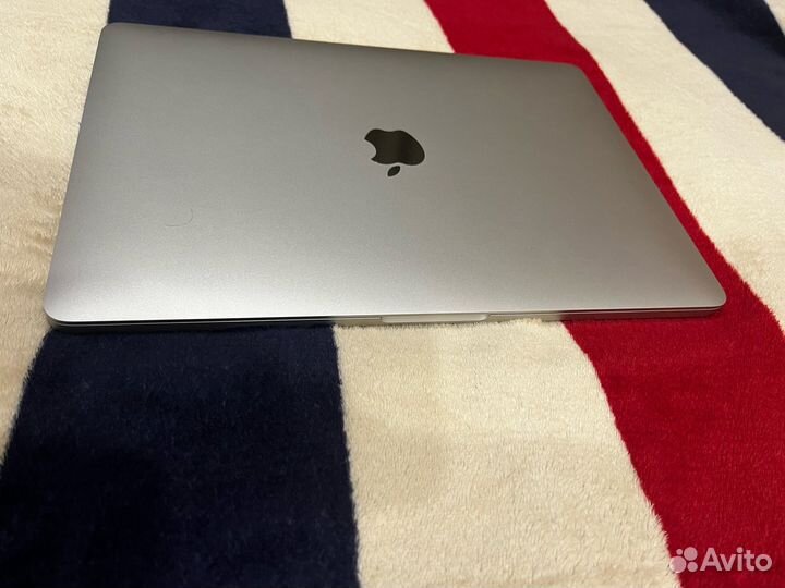 Продам MacBook Pro M1 8/512gb