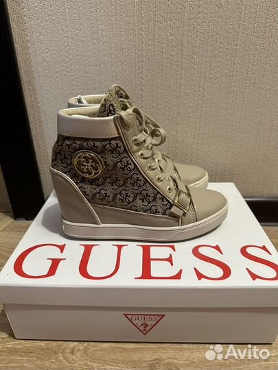 Кроссовки и кеды женские Guess