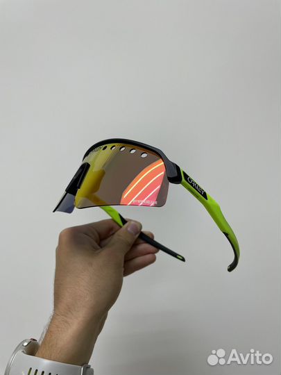 Солнцезащитные очки Oakley Sutro Lite Sweep Prizm