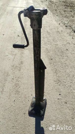 Домкрат винтовой