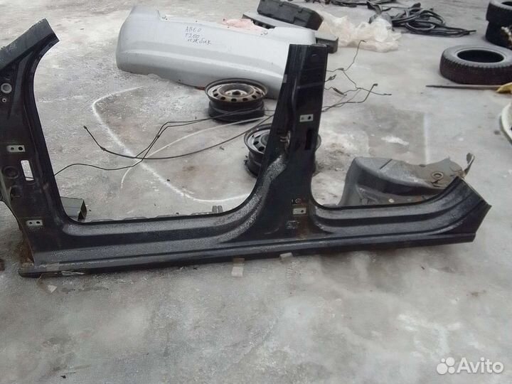 Порог левый Volkswagen polo седан 2012 г в