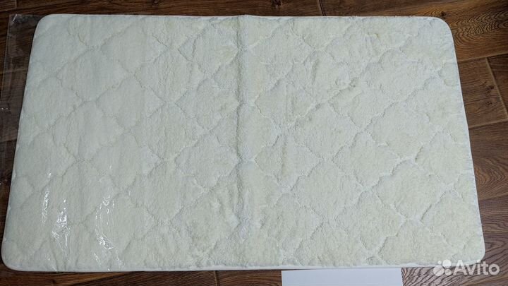 Коврик в ванную новый