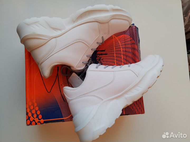 Кроссовки новые 38 на флисе утепленные