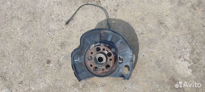 Кулак задний левый Мерседес W221