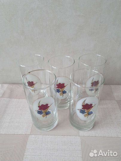 Стеклянные стаканы, фужеры, рюмки