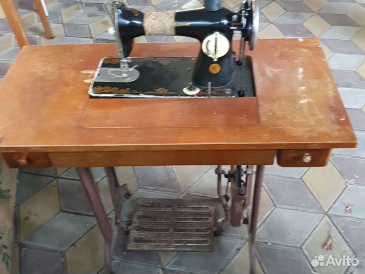 Машина швейная