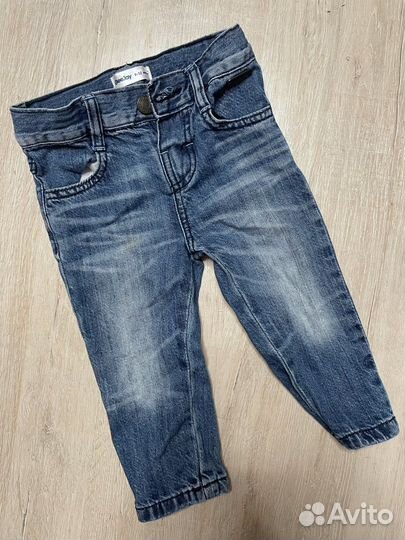 Рубашка и джинсы