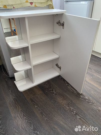 Шкафчик для ванной с зеркалом