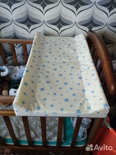 Продам детскую кроватку маятник с комодом