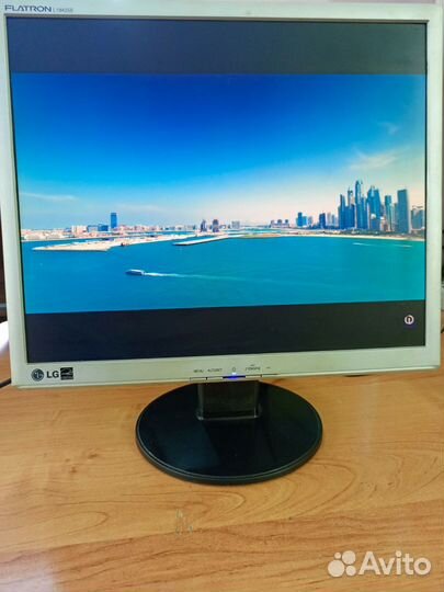 Монитор LG 19