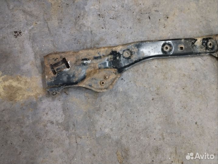 Усилитель переднего бампера Паджеро 4