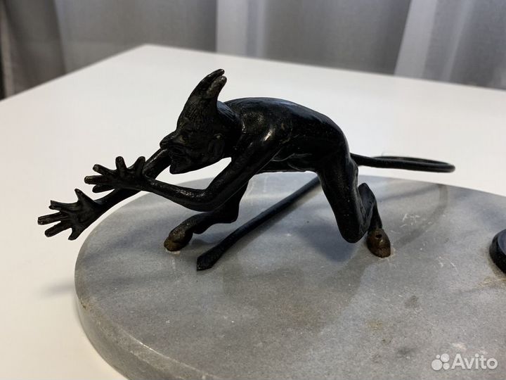 Статуя Чёрт