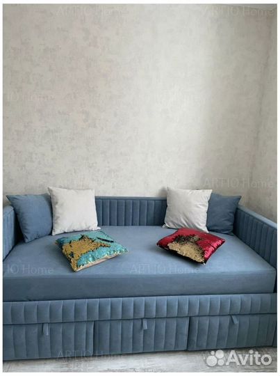 Детская кровать с мягкой спинкой