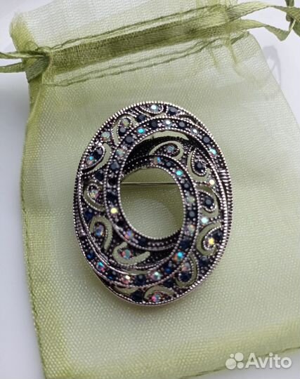 Красивая брошь- кулон. Новая
