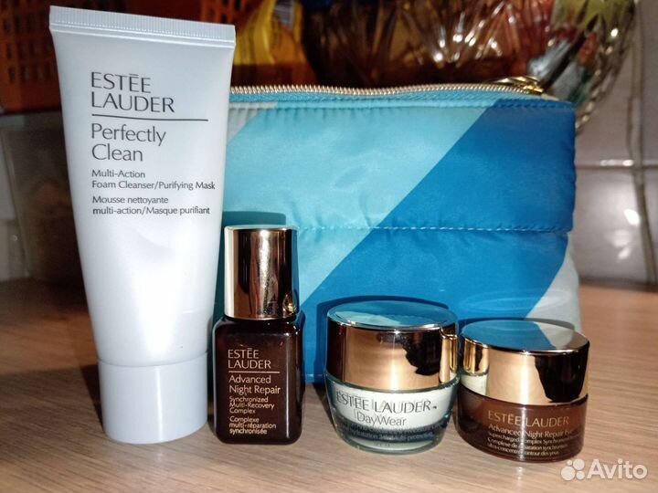 Набор Еstee Lauder в косметичке