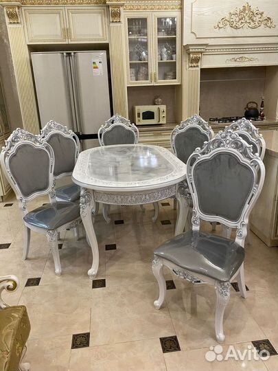 Столы и стулья