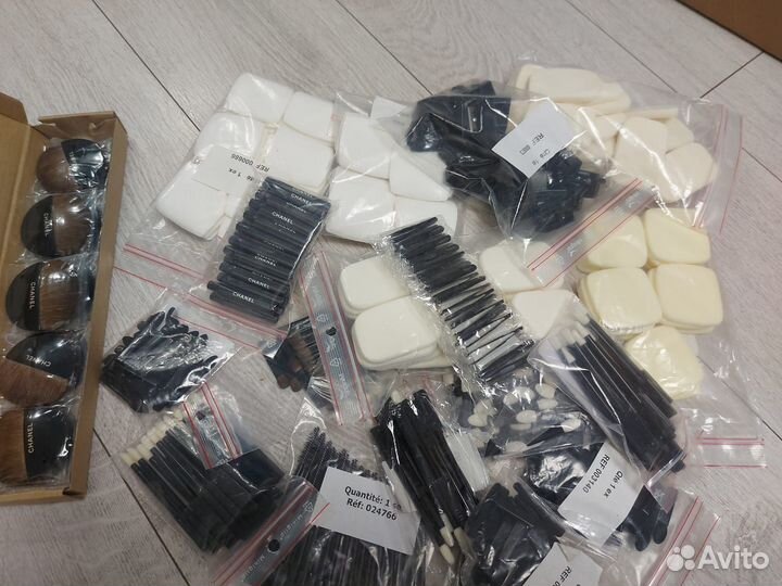 Расходные материалы Chanel (кисти, спонжи и тп)