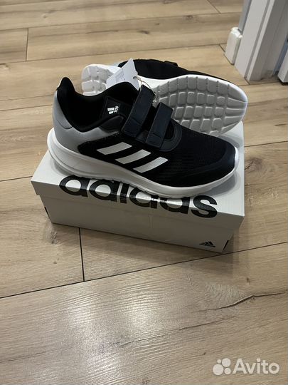 Новые кроссовки adidas 38-38 2/3 fr uk 5-5,5