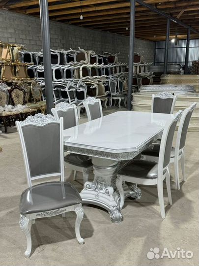 Столы и стулья