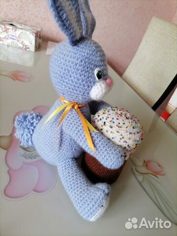 Заяц пасхальный вязаный