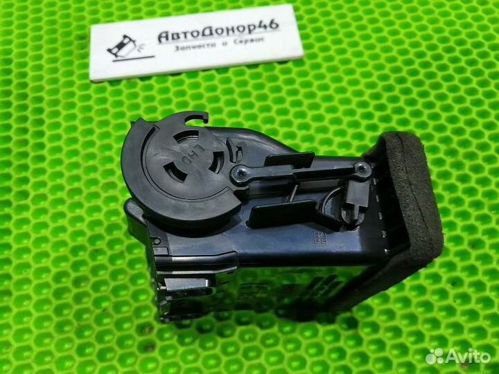 Дефлектор в торпедо левый Nissan Teana J31