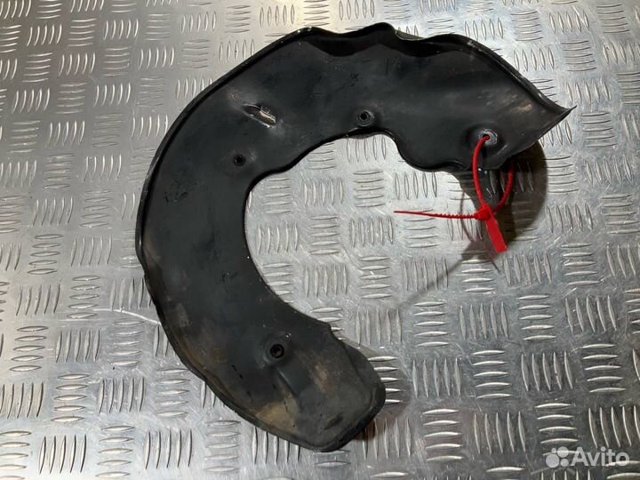 Тормозной щиток правый Audi A8 D4/4H 2012