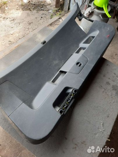 Обшивка крышки багажника на volkswagen tiguan 2