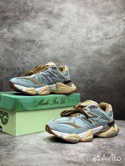 Кроссовки женские