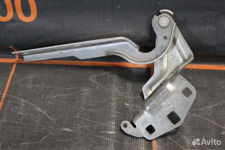 Петля капота правая - Volkswagen Passat CC