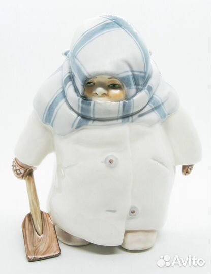 Фарфоровая статуэтка: 