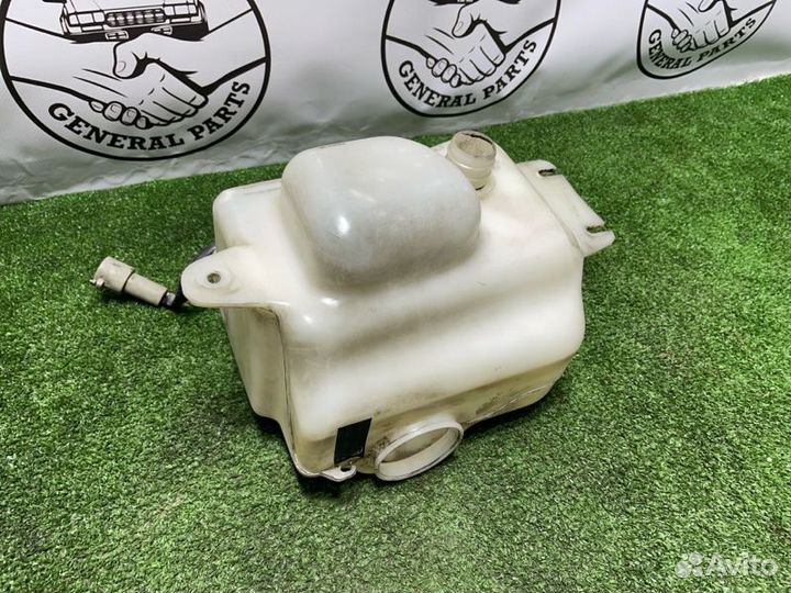 Бачок стеклоомывателя Toyota Land Cruiser HDJ81