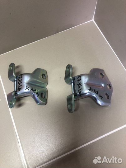 Петля двери задней правой Ssang Yong Kyron Actyon